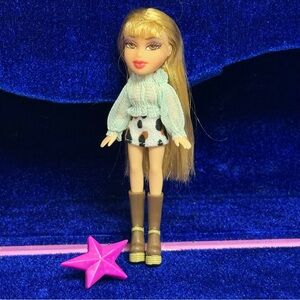 Lil Bratz Cloe Mini Doll 2002 Outfit Shoes Blonde Hair Brown Eyes Boots Brush
